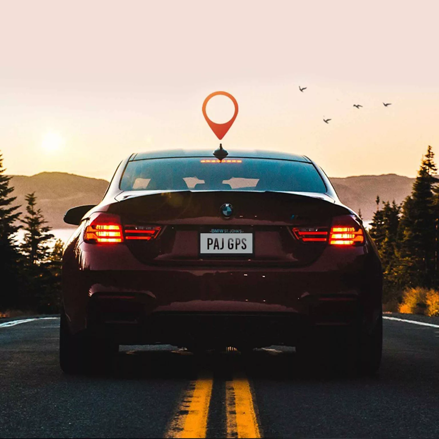 Voiture sur la route avec symbole de localisation