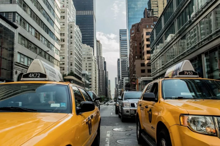 Suivi de taxi dans la ville en journee avec un traceur GPS PAJ