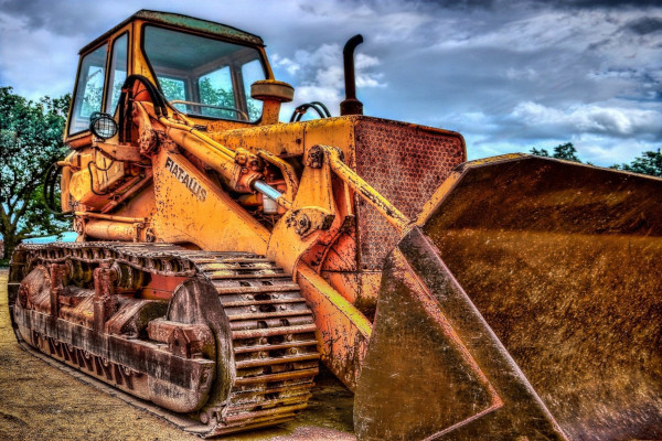 Une pelleteuse dans un chantier de construction