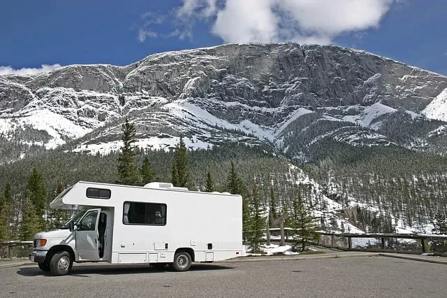 Un camping car sur la route